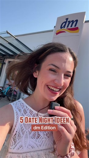 5 Date Night Ideen mit dm 💕 Ob Picknick 🥪 oder T-Shirts färben 🎨 mit @simplicol Textilfarben für den Matching Look, für Deinen unvergesslichen Abend mit Deinem Partner oder Deiner Bestie steht nichts im Weg 💗 #dmliebe