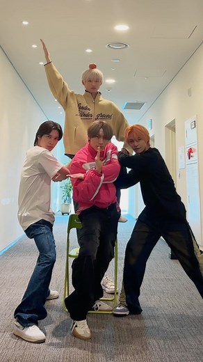 WayV on Instagram: "⏪️ : 푩풍풂풎풆 풊풕 풐풏 풎풚 풚풐풖풕풉 〰️  #TEN #李永钦 #텐 #WINWIN #董思成 #윈윈 #HENDERY #黄冠亨 #헨드리 #YANGYANG #扬扬 #양양 #WayV #威神V #OnMyYouth #遗憾效应 #WayV_OnMyYouth #WayV_OnMyYouth_遗憾效应"