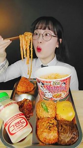 오늘의 급식🤟🏻 불닭쌈🔥 매운 음식 잘 드시는분!! 댓글로 출석체크 하겠습니다😎📝 #불닭#불닭쌈#틱톡푸드#오늘뭐먹었게#또솔이식판#mukbang