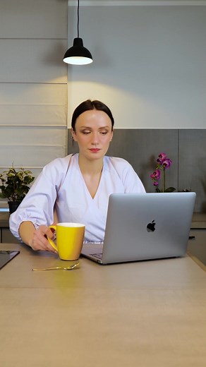 Don't let your drink mess up your desk with this perfect mug 😍😍 #mug #gadget #drinks | JOON