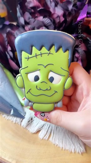 ⚡️🎃He’s aliveeee!🎃⚡️ #frankenstein #halloweencookies #halloween #cookies #satisfying