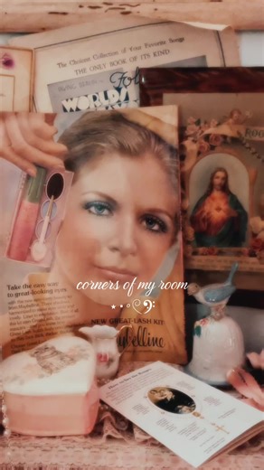 Create Your Vintage Coquette Bedroom: 1980s Style Tips