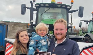 Kaleb Cooper announces he and fiancée are expecting baby girl