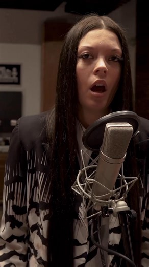 1.2M views · 37K reactions | Beautiful things by @bensonboone live session out now link in bio mwah  #livesessions | Courtney Hadwin | Facebook