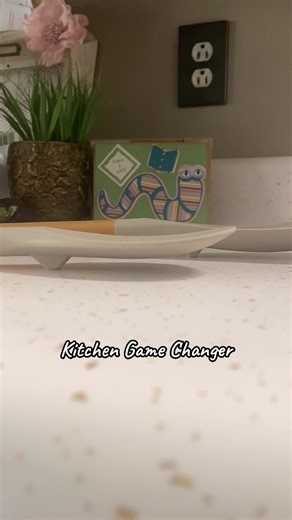 This little spoon–spatula combo has basically taken over my kitchen 😂 It scoops, stirs, scrapes, and serves without scratching nonstick pans. If you want one tool that actually makes cooking easier, this is it. #KitchenEssentials #BestCookingUtensils #NonstickSafe