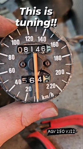 Restoring a Vintage Car Speedometer: RPM Gauge Tuning