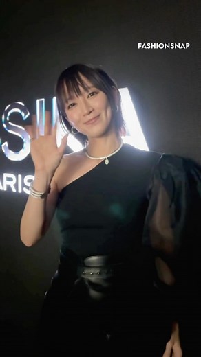 FASHIONSNAP on Instagram: "【#パリコレfs取材】「メシカ（MESSIKA）」のハイジュエリーショーに日本から招かれた女優の吉岡里帆さんにインタビュー。ショーの感想や、弾丸だというパリ滞在で食べたものは？ @messika @riho_yoshioka #MESSIKA #メシカ #吉岡里帆 #rihoyoshioka #pfw #paris #fashionshow #fashion #fashionweek #ファッションショー #2025SS #2025春夏 #パリコレ"