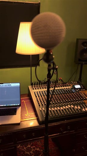 Our little self-made ‘control room’ set up at Double Oyster Studios #diy #recording 🐺🐾