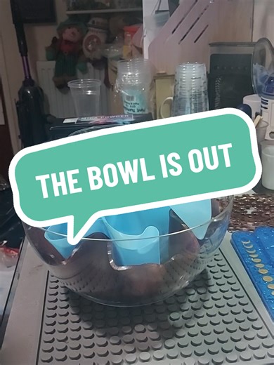 My 1st resin bowl has now set. Looking for you honest feedback. #resin #resinart #DIY #epoxy #bowl