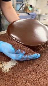 There’s always time for Oreo Cheesecake! We sell it by the slice or by the entire cheesecake 😋 Have you had it yet??🌟 9815 S Eastern Ave (Freed’s Bakery)🌟 10870 W Charleston Blvd (Summerlin)🌟 6475 N Decatur Blvd (Centennial Hills)🌟 60 E California Ave (Downtown)🌟 8730 W Sunset Rd (Southwest) #bakery #cheesecake #lasvegas #vegasfood #oreo #foodlover #vegasfood #bakery #vegasbakery | Freed's Bakery