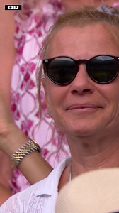 138K views · 621 reactions | Det var en noget knust Amanda Anisimova, der gav interview efter hendes nederlag til Iga Swiatek i Wimbledon-finalen Anisimova havde dog overskud til at takke sin mor for morens støtte og tilstedeværelse under turneringen殺 | DR Sporten | Facebook