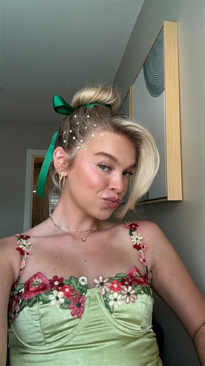 kennedy powers on Instagram: "tinker bell has such a cute + easy hairstyle 🧚✨💫 #halloweenhair #tinkerbell #halloweencostume"