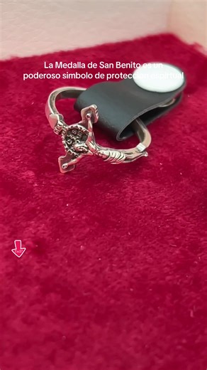 La Medalla de San Benito es un poderoso simbolo de proteccion espirtual#fyp #ring #saints #benedict #jewelry
