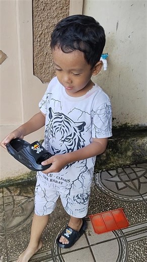 What do you want to do with Nizar's sandals? #trendingshorts