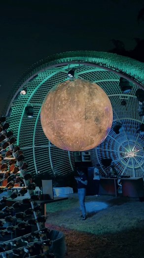 Here's a very easy but powerful tool to film and combine all your videos together, remember the more consistent your 'arc' is the better the results