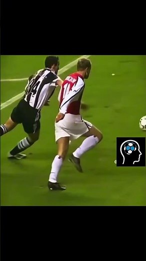Bergkamp INSANE First Touch & Goal for Arsenal 🤯⚽ | Unreal Control