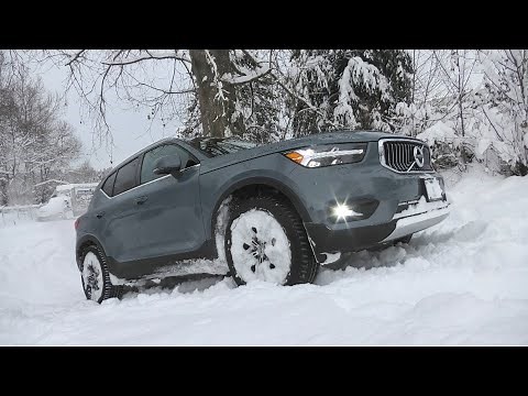 Volvo XC40 (2019-2025): AWD Test In Heavy Snow. Will XC40 Make It Up The Hill?