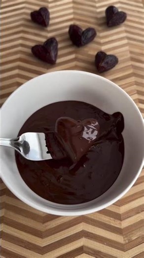 Chocolate-Covered Date Hearts,#dates #stuffeddates #snackhack #healthytreats #foodhacks