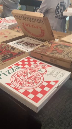 Aftermath!! The left over pizza after @starpittsburgh’s best pizza in Pittsburgh contest! #pizza #pittsburgh | 100.1 FM and AM 1020 KDKA