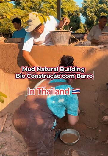 Learning to build mud houses in Chiang Mai was one of the greatest lessons of my life. It showed me that living in harmony with nature is still possible. Sometimes we wait for the world to change… but we are the ones who must change our world. 🌱 Aprender a construir casas de barro em Chiang Mai foi uma das maiores lições da minha vida. Ali entendi que ainda é possível viver em harmonia com a natureza. Às vezes esperamos o mundo mudar… mas somos nós que precisamos mudar o nosso mundo. 🌱 #thaila