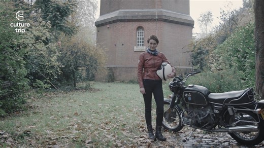 At 23, Elspeth Beard set off on a solo motorbike journey around the world 🏍️🌍 — 35,000 miles, 20 countries, and countless challenges. From war zones to falling in love in Kashmir, she found freedom, strength, and adventure in every mile. | Culture Trip