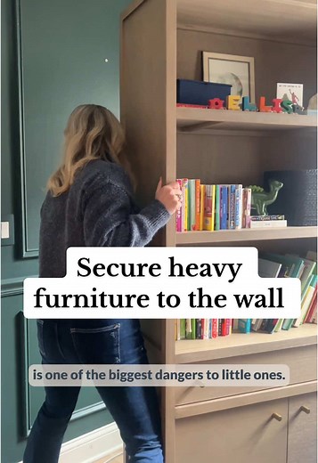 Every parent needs to know this: anchoring heavy furniture to the wall is a must. 🛠️ When we brought this big bookcase into Ellis’ new room, securing it was priority #1 for safety. I’ve got you covered with easy steps to make it happen—quick and stress-free! 💪