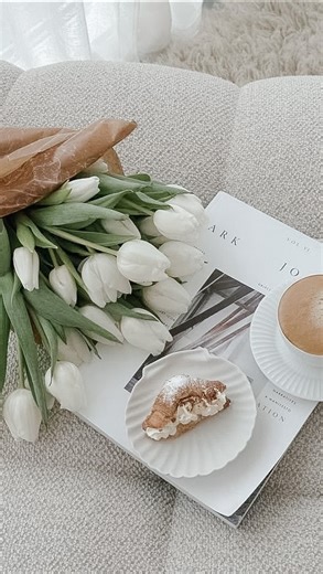 curl media | CONTENT CREATION & SOCIAL MEDIA MANAGEMENT on Instagram: "If posting on social media ever makes you feel like you’re doing everything but still not growing… this is for you. Most creators and brands don’t need more content ideas, they need a better rhythm. That’s where the 4 H Method comes in. It’s the framework I use (and teach) to keep content balanced, human, and actually effective, without posting every single day or burning out. Here’s the simple breakdown: ✨ Heart: content tha