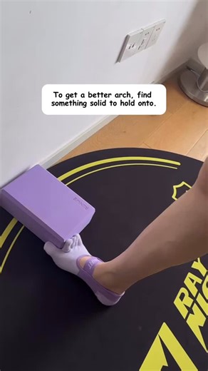 Happy Fitness time on Instagram: "Flat feet or low arches? This 30-sec toe trick rebuilt my arch, straightened my legs & made heels painless in just 10 days – no tools needed 🔥 #perchoi #fitnessmotivation #fitness #workout #exercise #absworkout #homeworkout #bellyfat #fypシ #FitnessReels #FitTok #ViralWorkout"