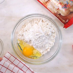 Try these deliciously refreshing cookies with fresh berries stirred into Betty Crocker® cookie mix! Get the recipe: https://www.bettycrocker.com/recipes/berries-and-creme-sandwich-cookies/6b492a7c-429c-4276-9dfb-7f5308b35c80?utm_source=facebook&utm_medium=social_organic&utm_campaign=MSP_XX?mktgimp=bccookie | Betty Crocker