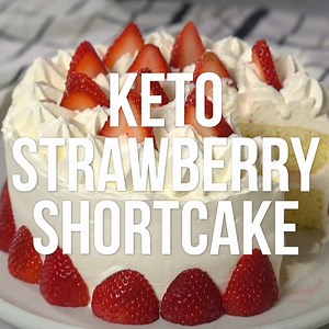 This gorgeous Keto Strawberry Shortcake Cake is low carb, gluten free, sugar free and even nut free! | SugarFreeMom.com