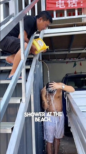 This shower prank at the beach was absolutely hilarious 😂