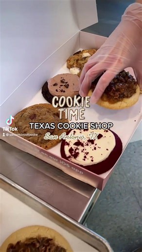 🍪 Cookie Lovers 🍪 Check out Texas Cookie Shop for delicious cookies! This local cookie shop opened in May of 2020 and has a rotating menu of gourmet cookie flavors each week! The Southern Pecan Pie is by far my favorite but I also really loved the Cookies ‘N’ Cream Cheesecake. 👌🏻🤤 Let me know if you visit! OPEN: 12pm-8pm Monday-Saturday 📍20210 Stone Oak Pkwy #sanantonio #safoodie #sanantoniotx #sanantoniotexas #sanantoniofood #sanantoniofoodie #texasfood #cookie #cookies #cookielover #cook