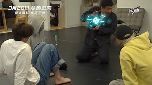 12怪盜 We 12 現正上映 ------------------------------------------------------------------------- 在這個尋常得有點不尋常的世界，有一個地下組織名叫「怪盜公會」，組織內有12個天才怪盜各自身懷絕技 —— 怪盜Ian擅長策劃、怪盜KT精通催眠、怪盜Stanley擅於竊聽、怪盜A.Lo身手靈活、怪盜Edan游繩技術一流、怪盜Jer可以瞬間變裝、怪盜Tiger懂得遠距離讀唇、怪盜Alton是世界級駭客、怪盜AK掌握動物傳心術、怪盜Lokman熟悉解鎖技術、怪盜Frankie第六感最強，而怪盜Jeremy則天生擁有超級記憶力，閱讀大量資料也能過目不忘。他們是怪盜公會中的明星級成員。 一天接到Boss指示，12怪盜於總部集合，奉命完成一宗將會影響全地球的重要個案。此時最大考驗就是12怪盜數年來聚少離多，各有各忙，所以默契欠奉，面對波士甚為重視的個案，12人久別之後再度合作，既要重新燃起團魂，又要面對公會頭號大敵保安經理Johnny的阻攔，任務殊不輕易！ ★演員：王智德、江𤒹生、盧瀚霆、呂爵安、陳瑞輝、陳卓賢、柳應廷