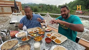 बारिश ने किया मौसम नरम पर खाने में लहसुन और मिर्ची ने किया ज़ुबान गरम। #RoadTrippinWithRnM Co-powered by Hero Lectro E-Cycles #Foodie | HISTORY