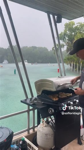 Florida Houseboat Rentals on Instagram: "This is the best family tradition! Just outside Orlando — choose from 9 unique houseboats & cruise up to 50 miles along the St. Johns River! 🔗 hollybluff.com 📍 2280 Hontoon Rd. DeLand, FL 📞 (386) 822-9992 📸: Jamie H"