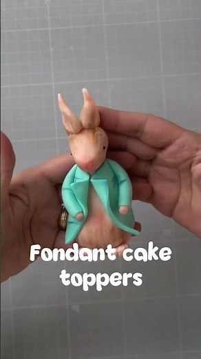 How to make Fondant Peter Rabbit #fondantcaketopper #cakedeorating #eastercake #fondantpeterrabbit