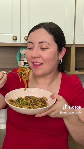 Receita Rápida de Yakisoba com Legumes e Carne