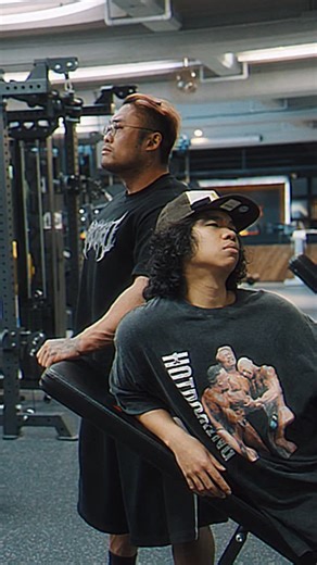 看著我的腿說，你從不愛練腿 - @tyrsport.tw @green_father_bj @see_u_hong - @riseme.tw Code: hotdogking @vg.taiwan Code: hotdogking @gopower_tw Code: hotdogking @teamjoined Code: hotdogking @guard.tw Code: hotdogking @itsonion.co @tyrsport.tw - #迷因熱狗 #熱狗王 #ifbbpro #ifbbproleague #線上課程 備賽 健美 muscle legday workoutmotivation | IFBB Pro Lin Ching Chieh 林敬傑