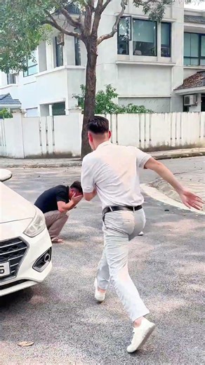 She Asked For Help… Then Fought Back #KindManGlobal #PublicSafety #SOSSignal