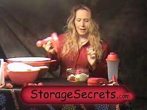 Tupperware Quick Chef-Making a Smoothie