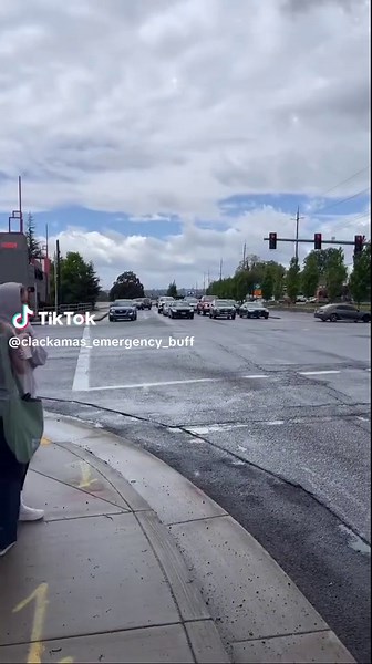 Here is Oregon DOT responding code 3. Video Credit: jackson__hardy__ #oregon #odot #oregondepartmentoftransportation #deptoftransportation #odotemergencyresponder #code3 #code3response #codethree #codethreeresponse #lightsandsirens