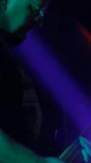Ești fan 𝐦𝐞𝐭𝐚𝐥 𝐩𝐫𝐨𝐠𝐫𝐞𝐬𝐢𝐯, ritmuri complexe și atmosferă intensă? Pe 28 februarie, la Quantic, 𝐓𝐨𝐨𝐥 𝐓𝐫𝐢𝐛𝐮𝐭𝐞 𝐁𝐚𝐧𝐝 𝐇 aduce pe scenă un show dedicat unuia dintre cele mai influente proiecte din zona alternative/prog metal. O experiență live puternică, aproape de original. 🎫 Bilete în link-ul de mai jos 👇 | Quantic