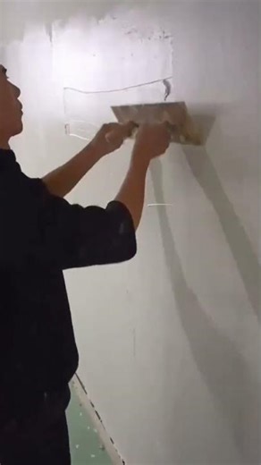 the process of plastering the walls of a building smoothly