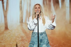 MAISON DE STARS – Lara Fabian : zoom sur sa maison “à couper le souffle” en Sicile
