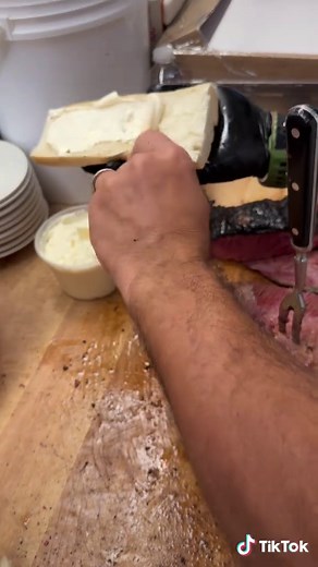 Exploring Katz's Delicatessen: A Messy Food Experience