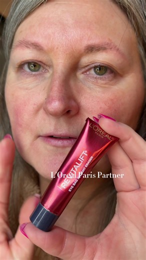 @L’Oréal Paris Eye Bag Instant Eraser is actual magic. Fine lines, bags, tired under-eyes… blurred and smoothed in seconds. At 41, this has become one of those staples I reach for constantly when I want to look more awake and refreshed without doing the most. #lorealparispartner #undereyehack #Over40beauty #makeupthatworks #FreshFace