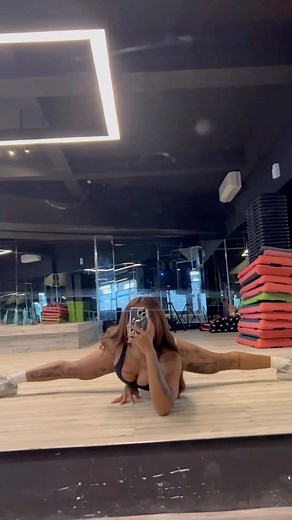 Lily 🏋🏽‍♂️ | Box splits day 🤣 | Instagram