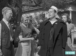 Harold Russell joined the US Army after the attack on Pearl Harbor and while training paratroopers lost both hands in an accidental explosion. Russell went on to make training films when director William Wyler saw him and cast him for THE BEST YEARS OF OUR LIVES ('46). | Turner Classic Movies: TCM