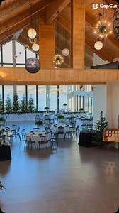 Grace and Carson’s beautiful December wedding this weekend! 🎄✨ it was magical 💫 Vendor Team: Coordinator: Michele @seasons.branson Photographer: @savvimootsie Makeup: Melanie Tamez Hair: @yourglamdaygal Decor: @seasons.branson Florist: Michele’s Florals Catering: @__simply__delicious Bar: @simplydeliciousbar Cake: @__simply__delicious DJ: @elevatedjs #destinationwedding #destinationweddingvenue #luxurywedding #tablerocklake #winterwedding #DecemberWedding #WinterBride #DecemberBride #417Weddin