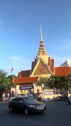 “Evening Temple Street｜夕暮れの寺院通り（カンボジア 2025年11月）”